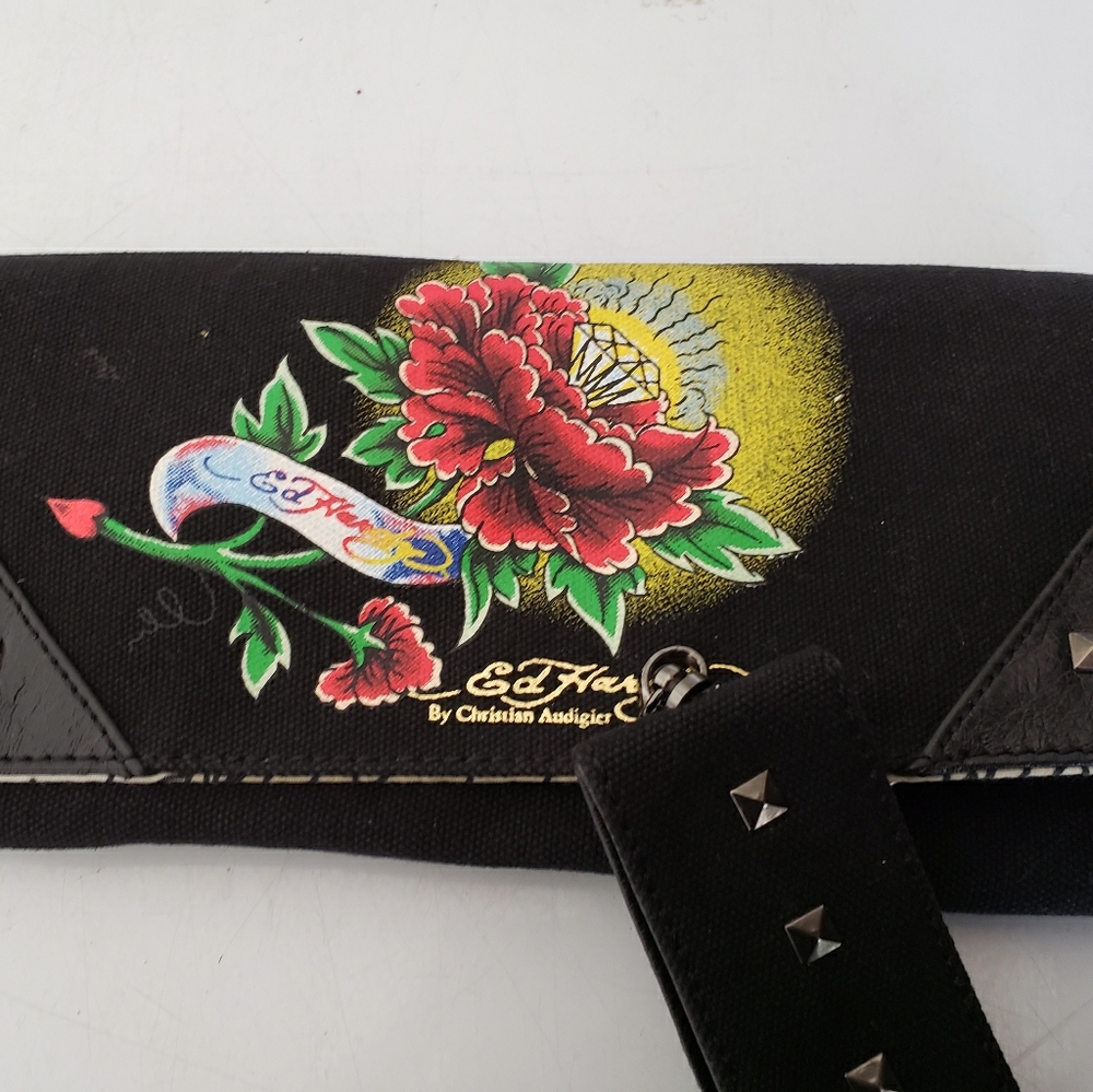 Ed hardy clutch